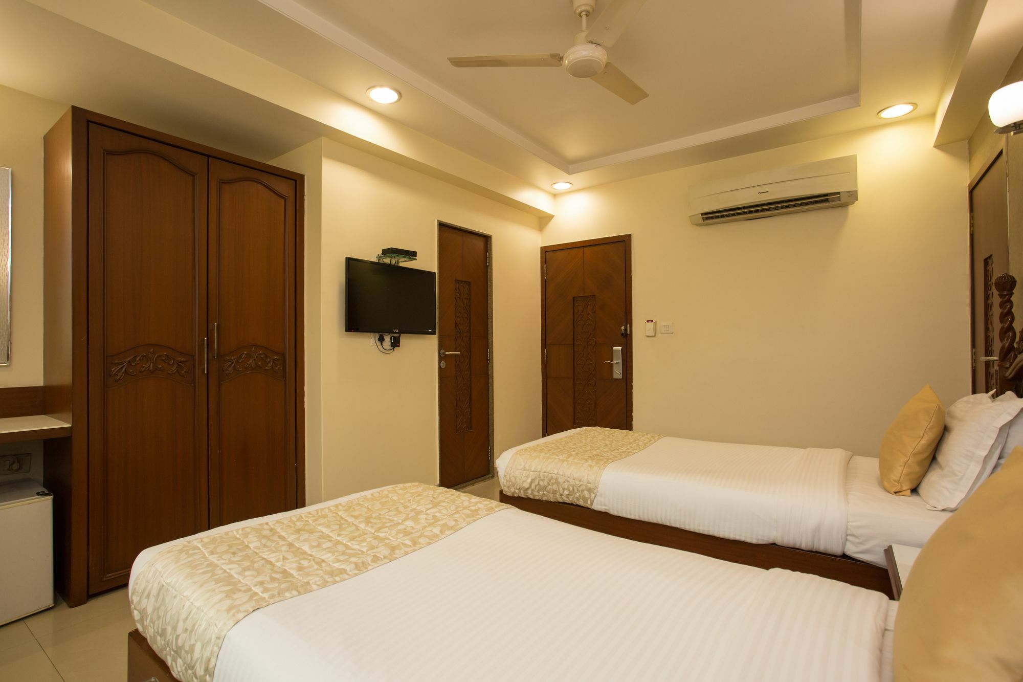 Oyo 10007 Hotel Grace Residency มุมไบ ภายนอก รูปภาพ