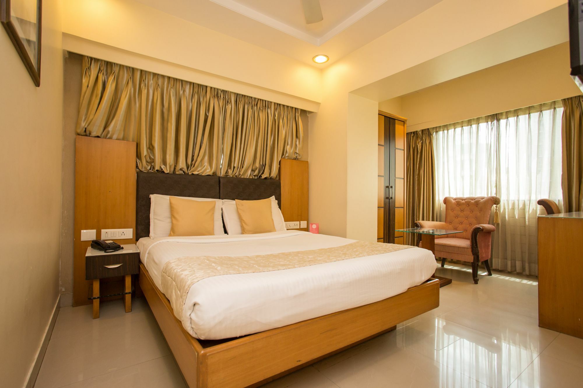 Oyo 10007 Hotel Grace Residency มุมไบ ภายนอก รูปภาพ